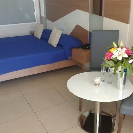 Water's Edge Hotel 2*