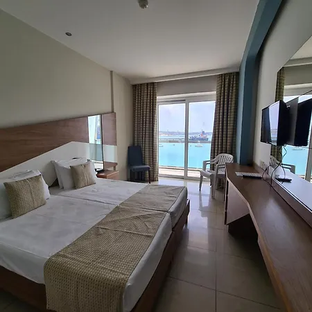 Water's Edge Birżebbuġa