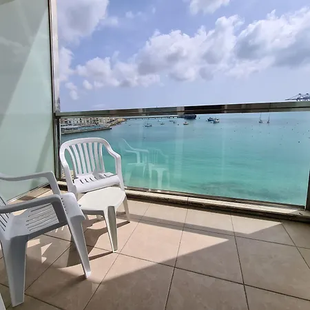 Water's Edge Hotel 2*