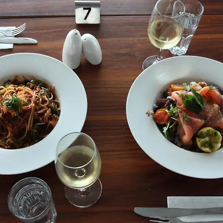 Hotel Water's Edge 2*