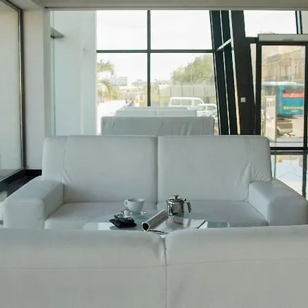 Water's Edge Hotel 2*