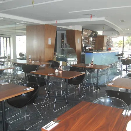 Water's Edge Hotel 2*