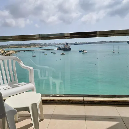 Water's Edge Otel Birżebbuġa