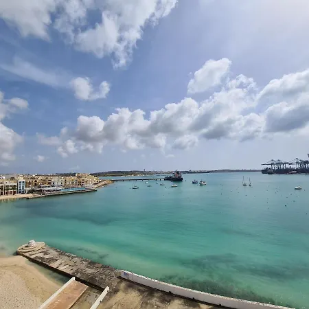 Water's Edge Birżebbuġa