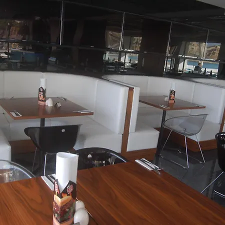 ホテル Water's Edge Birżebbuġa