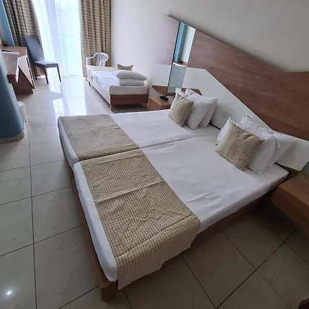 Water's Edge Otel 3*