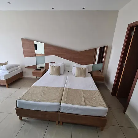 Water's Edge Otel