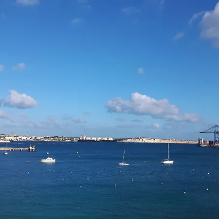 ホテル Water's Edge Birżebbuġa