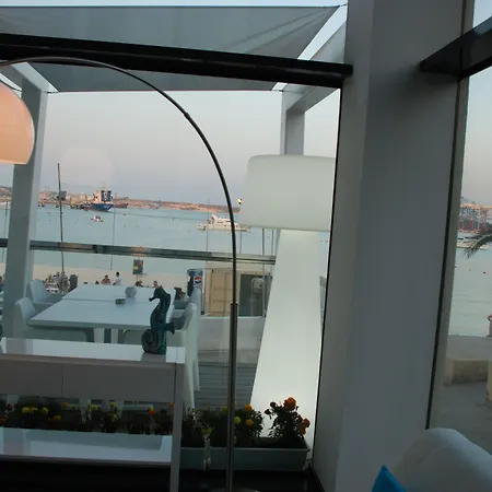 Water's Edge Birżebbuġa