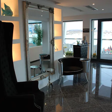 Water's Edge Birżebbuġa