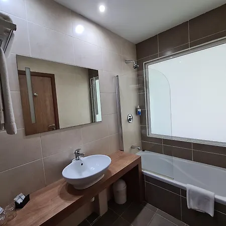 Hotel Water's Edge 2*