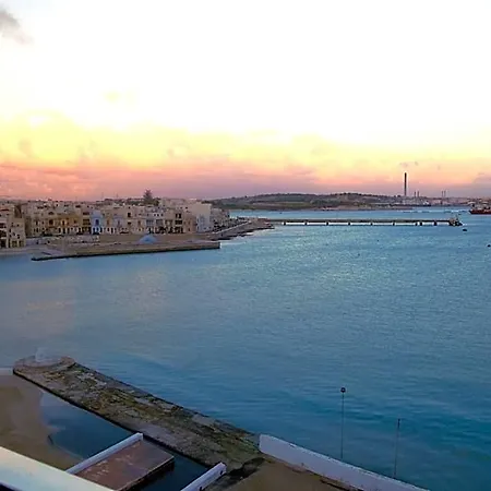 Water's Edge Birżebbuġa