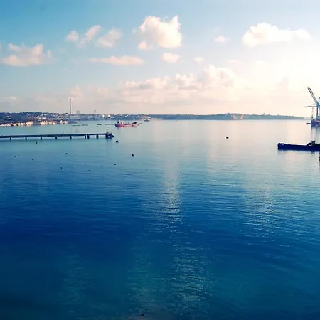 Water's Edge 3* Birżebbuġa