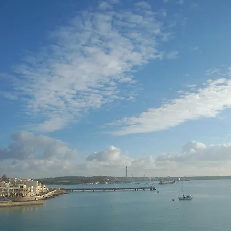 ホテル Water's Edge 2*