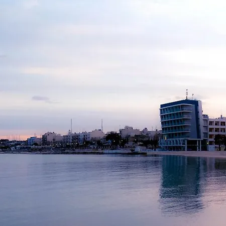 Water's Edge Otel Birżebbuġa