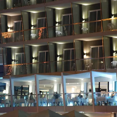 Water's Edge Hotel 3*
