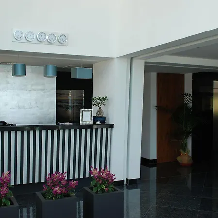 Water's Edge Otel 3*