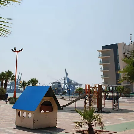 Water's Edge Otel 3*