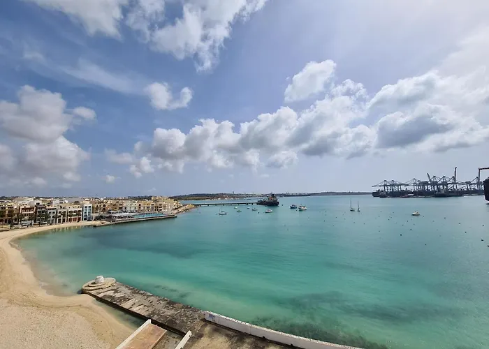 Water's Edge Birżebbuġa