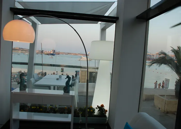 Water's Edge Birżebbuġa