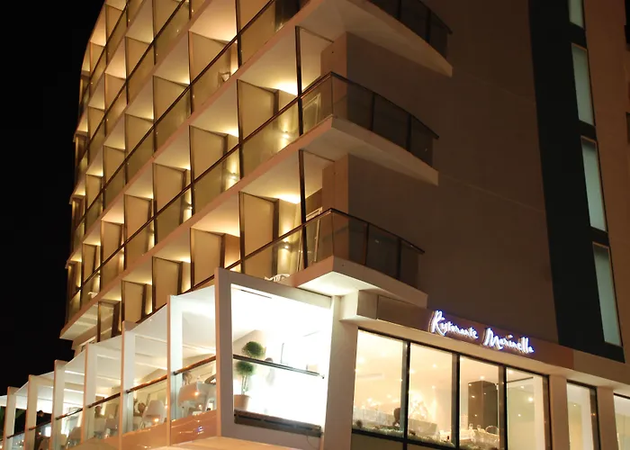 Hotel Water's Edge 2*