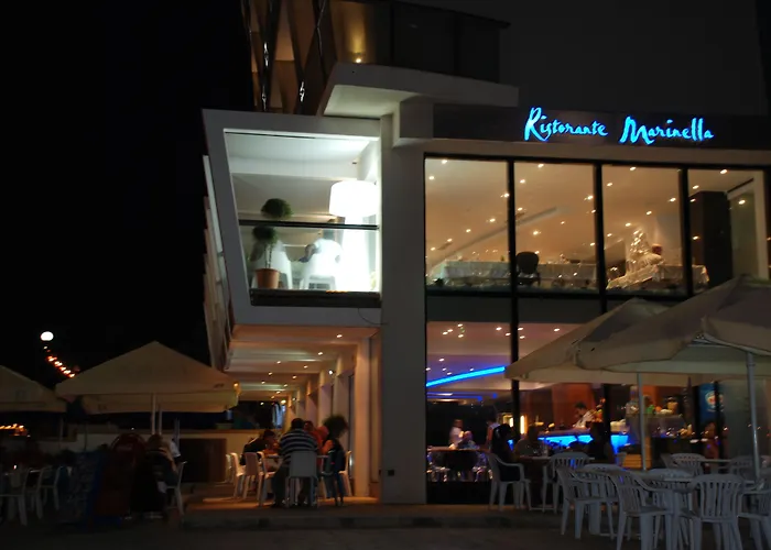 Hotel Water's Edge 2*