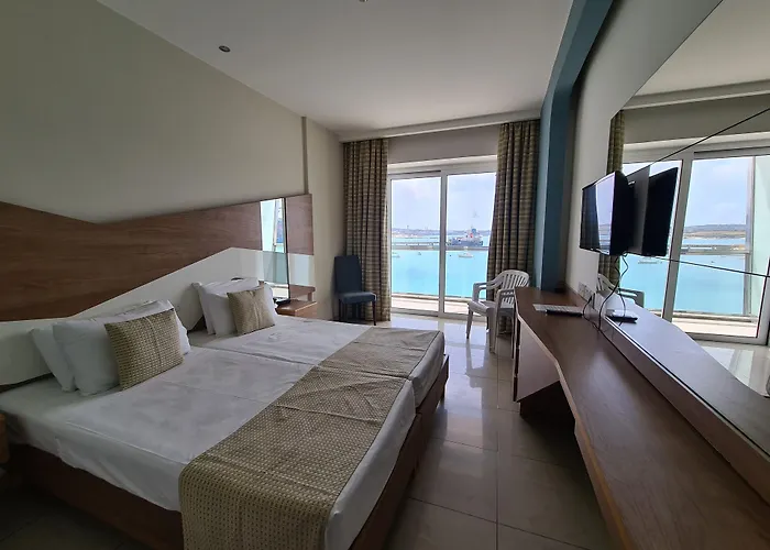 Water's Edge Birżebbuġa