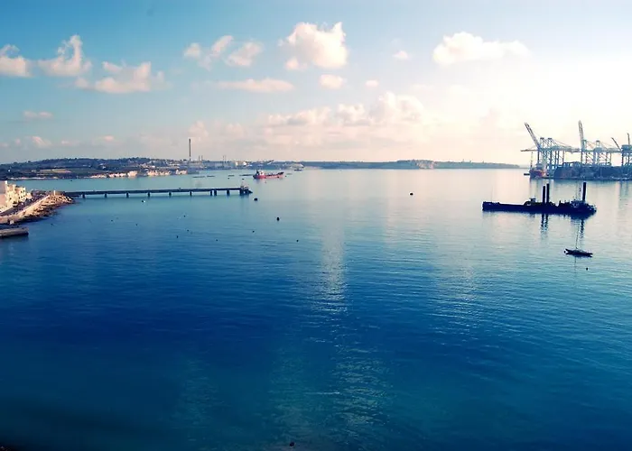 Water's Edge 2* Birżebbuġa