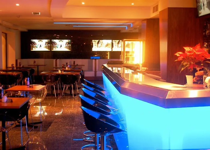 Hotel Water's Edge 2*