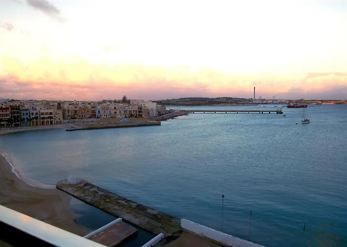 Water's Edge Hotel 2*