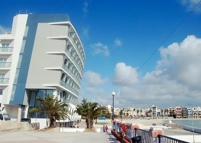 Hotel Water's Edge 2*