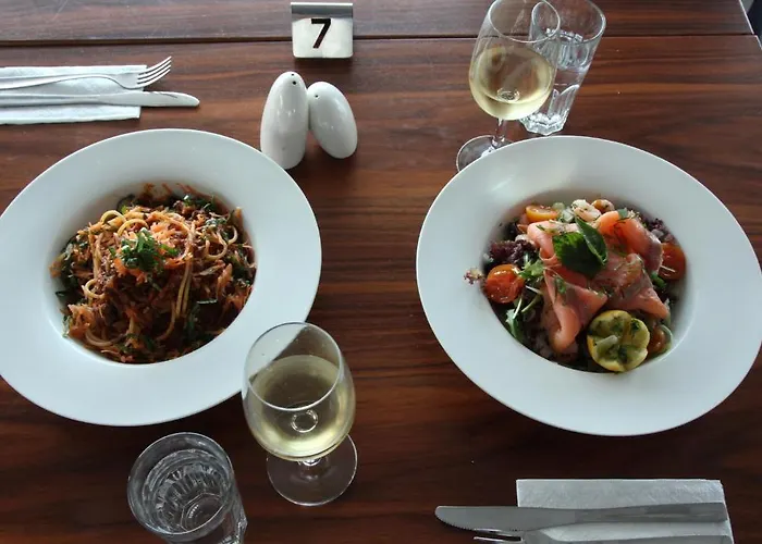 Hotel Water's Edge 2*