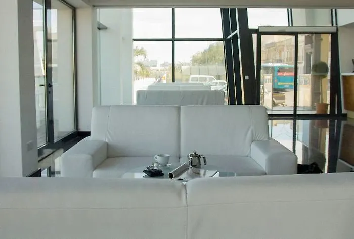 Water's Edge Hotel 2*