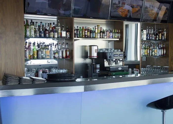 호텔 Water's Edge 2*